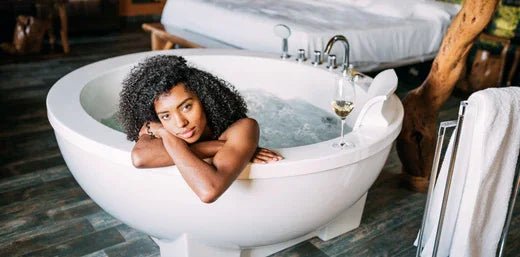 "Banheiros de Luxo: Como escolher revestimentos e ferramentas para um Espaço Sofisticado" - Castor Center Materiais para Construção Ltda